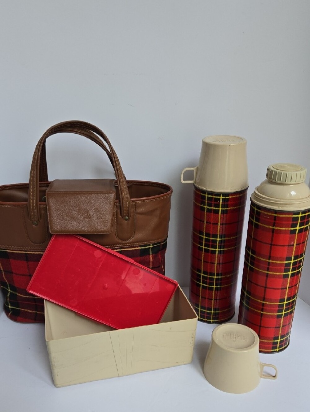 Thermos Brown & Red Plaid Tote Bag with Matching Thermoses & Box - Picture 7 of 13